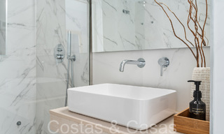 Maison mitoyenne récemment rénovée dans un complexe fermé à vendre, adjacente au terrain de golf de Nueva Andalucia, Marbella 65214 