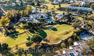 Maison mitoyenne récemment rénovée dans un complexe fermé à vendre, adjacente au terrain de golf de Nueva Andalucia, Marbella 65229 