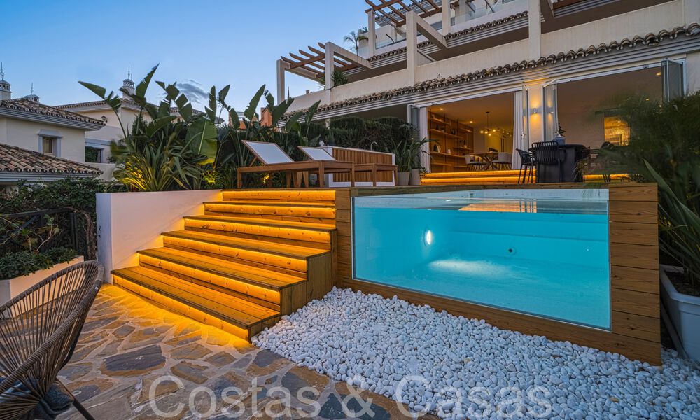 Luxueux appartement à vendre avec terrasse accueillante, piscine privée et vue sur la mer à Nueva Andalucia, Marbella 65181