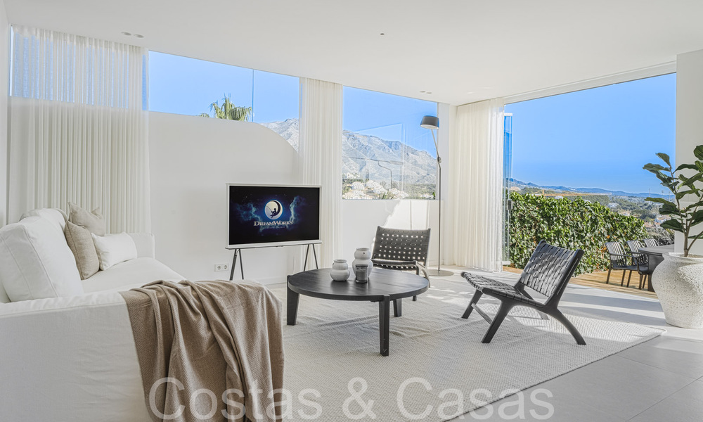 Luxueux appartement à vendre avec terrasse accueillante, piscine privée et vue sur la mer à Nueva Andalucia, Marbella 65183