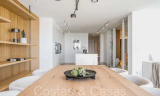 Luxueux appartement à vendre avec terrasse accueillante, piscine privée et vue sur la mer à Nueva Andalucia, Marbella 65184 