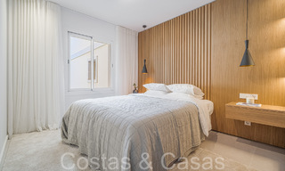 Luxueux appartement à vendre avec terrasse accueillante, piscine privée et vue sur la mer à Nueva Andalucia, Marbella 65196 