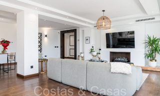 Villa de luxe spacieuse et contemporaine à vendre dans un quartier résidentiel populaire à Nueva Andalucia, Marbella 65023 
