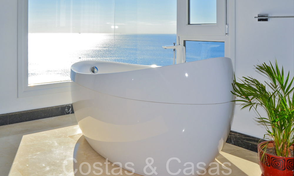 Luxueuse villa avec un style architectural moderne et une vue imprenable sur la mer à vendre à Manilva, Costa del Sol 64980