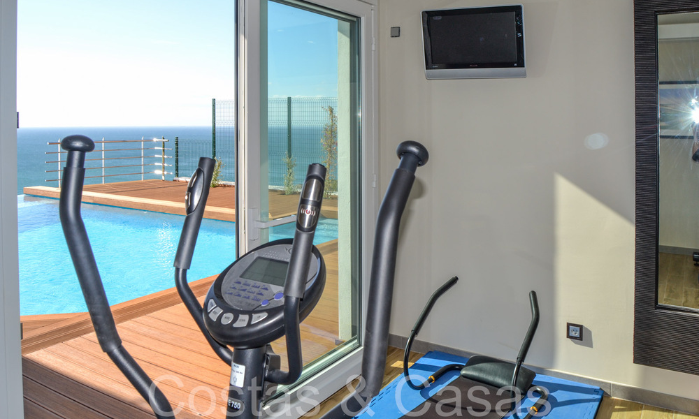 Luxueuse villa avec un style architectural moderne et une vue imprenable sur la mer à vendre à Manilva, Costa del Sol 64982