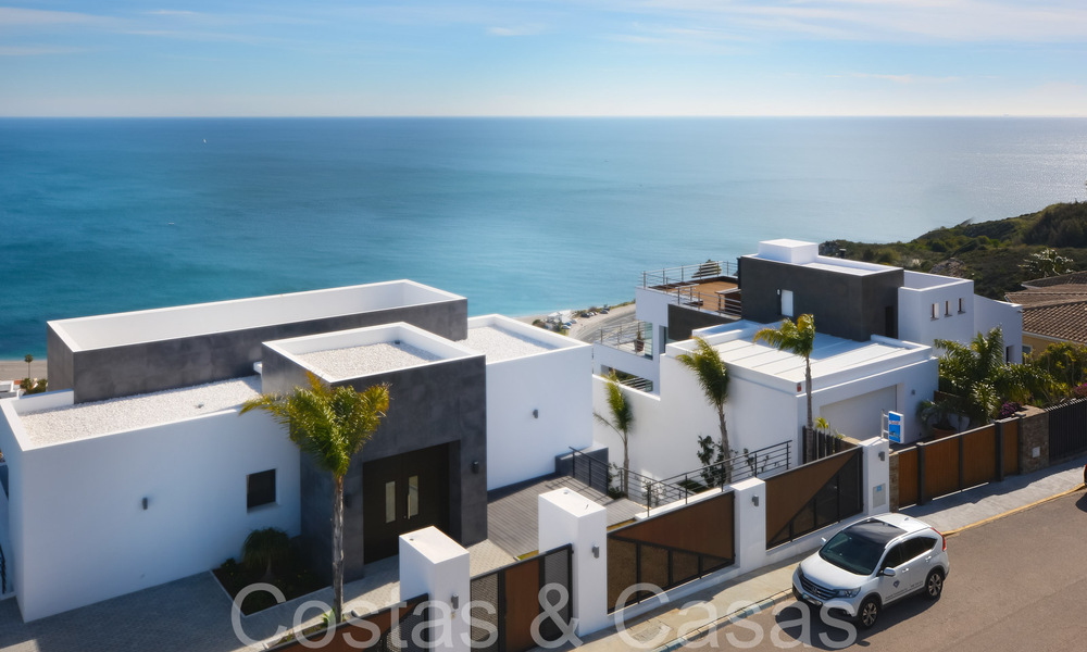 Luxueuse villa avec un style architectural moderne et une vue imprenable sur la mer à vendre à Manilva, Costa del Sol 64986