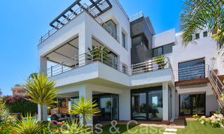 Luxueuse villa avec un style architectural moderne et une vue imprenable sur la mer à vendre à Manilva, Costa del Sol 64987 