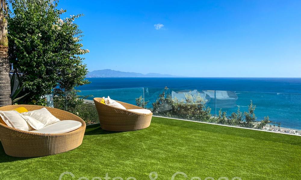 Luxueuse villa avec un style architectural moderne et une vue imprenable sur la mer à vendre à Manilva, Costa del Sol 64991