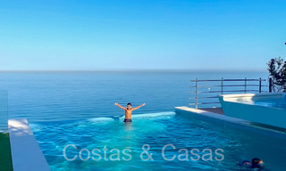 Luxueuse villa avec un style architectural moderne et une vue imprenable sur la mer à vendre à Manilva, Costa del Sol 64997 