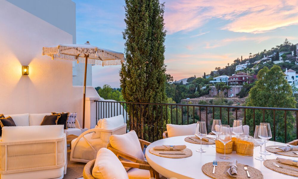 Maison mitoyenne luxueusement rénovée à vendre avec terrasse spacieuse et vue sur le parcours de golf dans le complexe de golf La Quinta, Benahavis - Marbella 64658