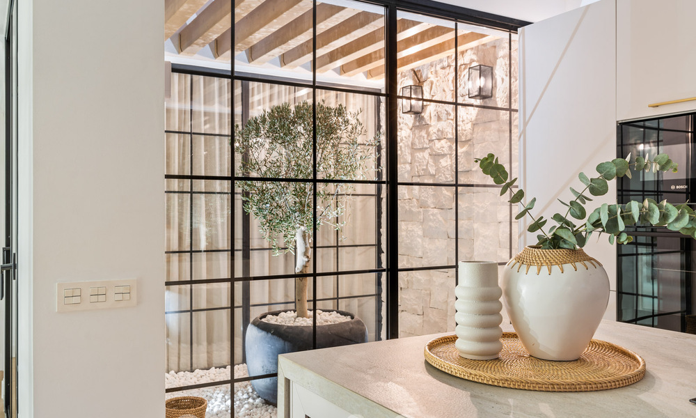 Maison mitoyenne luxueusement rénovée à vendre avec terrasse spacieuse et vue sur le parcours de golf dans le complexe de golf La Quinta, Benahavis - Marbella 64662