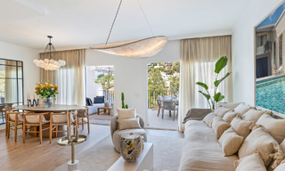 Maison mitoyenne luxueusement rénovée à vendre avec terrasse spacieuse et vue sur le parcours de golf dans le complexe de golf La Quinta, Benahavis - Marbella 64666 