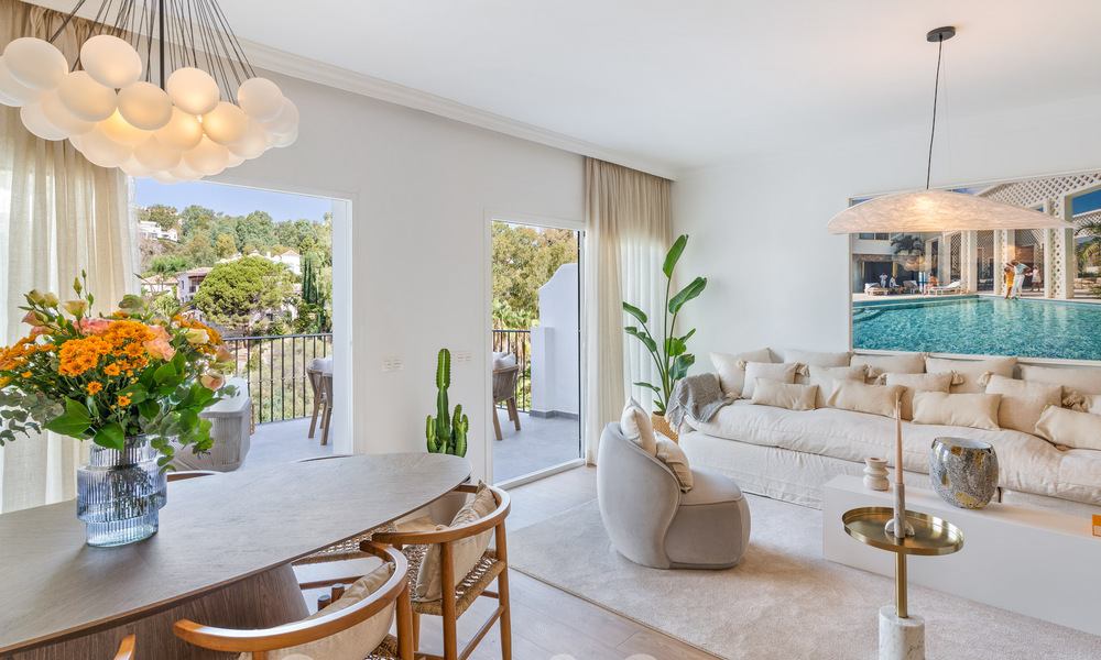 Maison mitoyenne luxueusement rénovée à vendre avec terrasse spacieuse et vue sur le parcours de golf dans le complexe de golf La Quinta, Benahavis - Marbella 64669