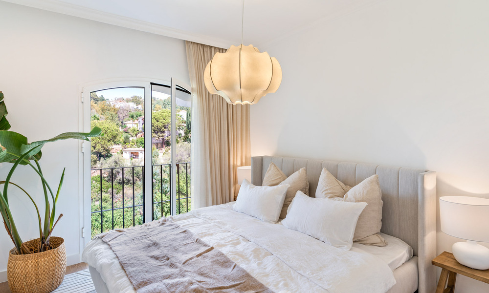 Maison mitoyenne luxueusement rénovée à vendre avec terrasse spacieuse et vue sur le parcours de golf dans le complexe de golf La Quinta, Benahavis - Marbella 64673