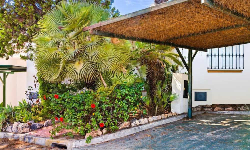 Maison mitoyenne luxueusement rénovée à vendre avec terrasse spacieuse et vue sur le parcours de golf dans le complexe de golf La Quinta, Benahavis - Marbella 64679