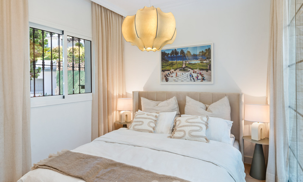Maison mitoyenne luxueusement rénovée à vendre avec terrasse spacieuse et vue sur le parcours de golf dans le complexe de golf La Quinta, Benahavis - Marbella 64680