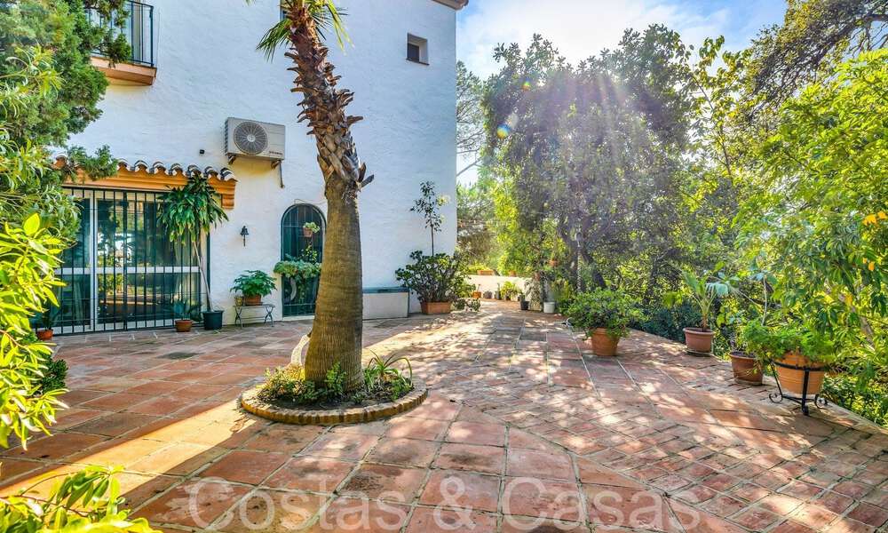 Villa rustique à vendre sur un terrain spacieux sur le New Golden Mile entre Marbella et Estepona 65640