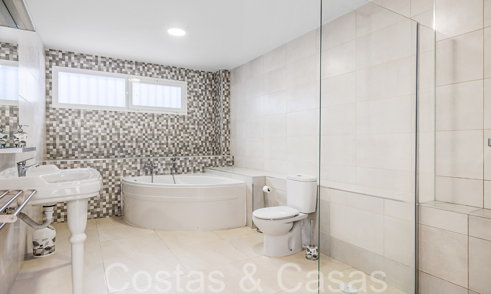 Villa andalouse à vendre dans un resort de golf, à quelques minutes du centre d'Estepona 65653