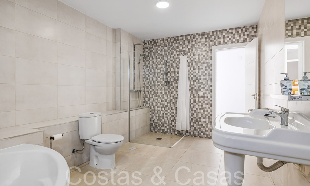 Villa andalouse à vendre dans un resort de golf, à quelques minutes du centre d'Estepona 65654