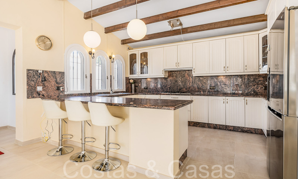 Villa andalouse à vendre dans un resort de golf, à quelques minutes du centre d'Estepona 65687