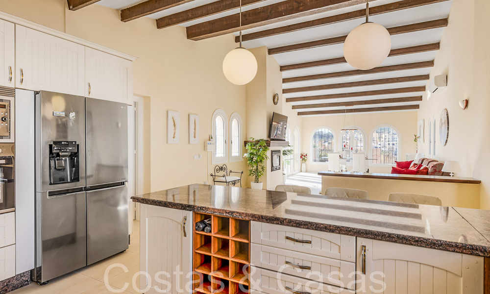 Villa andalouse à vendre dans un resort de golf, à quelques minutes du centre d'Estepona 65690