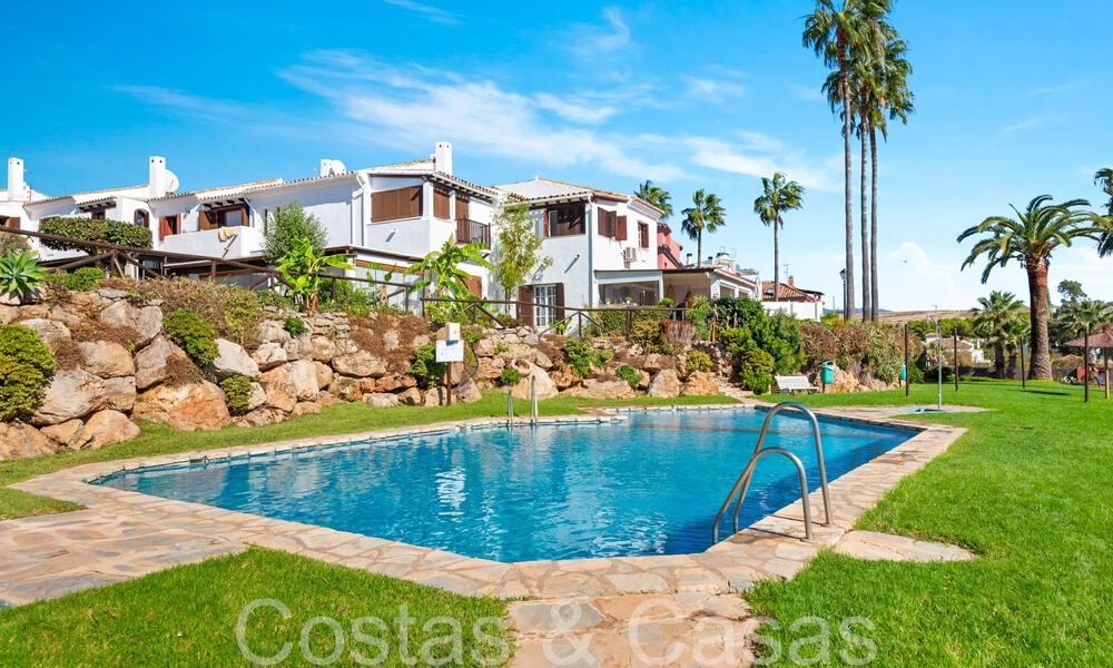 Maison de plage à vendre avec une vue imprenable sur la mer dans un complexe de première ligne de plage près de la ville d'Estepona 65381