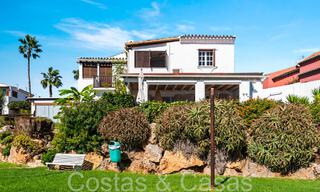 Maison de plage à vendre avec une vue imprenable sur la mer dans un complexe de première ligne de plage près de la ville d'Estepona 65386 