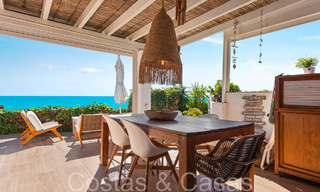 Maison de plage à vendre avec une vue imprenable sur la mer dans un complexe de première ligne de plage près de la ville d'Estepona 65388 