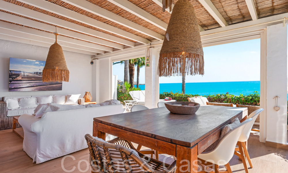 Maison de plage à vendre avec une vue imprenable sur la mer dans un complexe de première ligne de plage près de la ville d'Estepona 65389