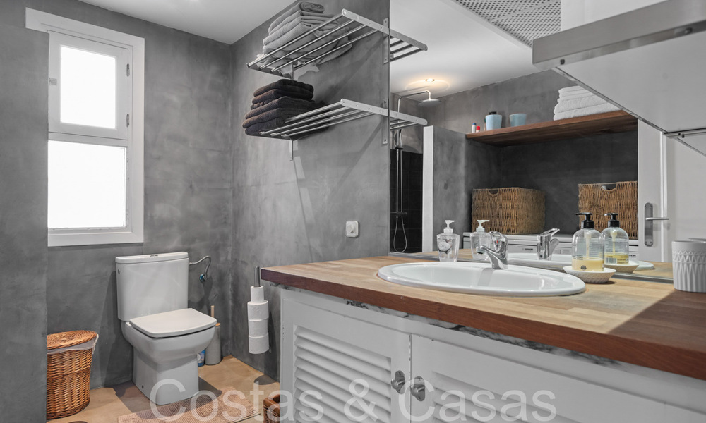 Maison de plage à vendre avec une vue imprenable sur la mer dans un complexe de première ligne de plage près de la ville d'Estepona 65396