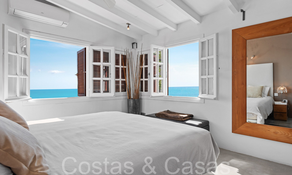 Maison de plage à vendre avec une vue imprenable sur la mer dans un complexe de première ligne de plage près de la ville d'Estepona 65397
