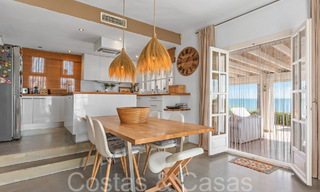 Maison de plage à vendre avec une vue imprenable sur la mer dans un complexe de première ligne de plage près de la ville d'Estepona 65405 