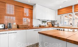 Maison de plage à vendre avec une vue imprenable sur la mer dans un complexe de première ligne de plage près de la ville d'Estepona 65406 