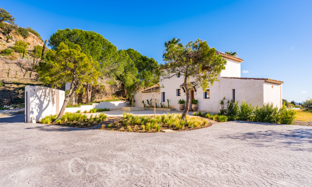 Domaine de luxe andalou avec logement d'hôtes et vue sublime sur la mer à vendre sur les collines d'Estepona 65130