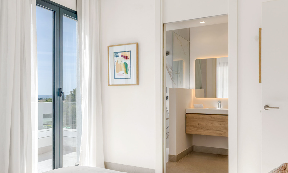 Villas de luxe neuves, modernes et individuelles à vendre à côté du terrain de golf à Estepona 800225