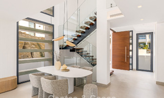 Villas de luxe neuves, modernes et individuelles à vendre à côté du terrain de golf à Estepona 800229 