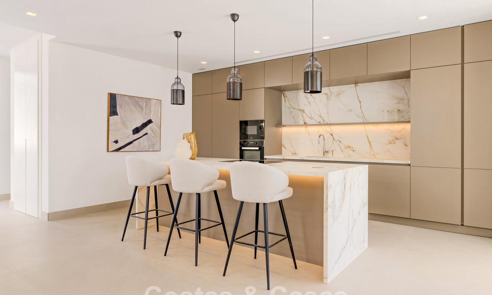 Villas de luxe neuves, modernes et individuelles à vendre à côté du terrain de golf à Estepona 800231