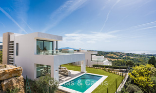 Villas de luxe neuves, modernes et individuelles à vendre à côté du terrain de golf à Estepona 800235 
