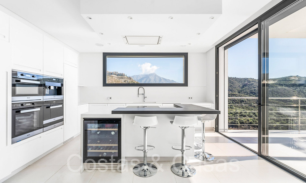 Villa de luxe moderniste à vendre dans une urbanisation fermée à La Quinta, Marbella - Benahavis 65694