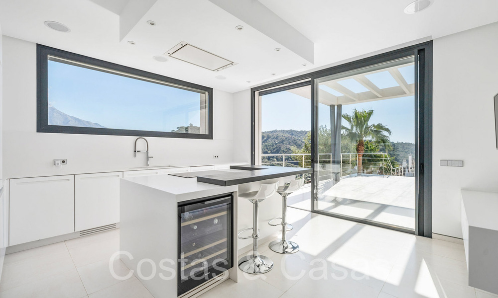 Villa de luxe moderniste à vendre dans une urbanisation fermée à La Quinta, Marbella - Benahavis 65695