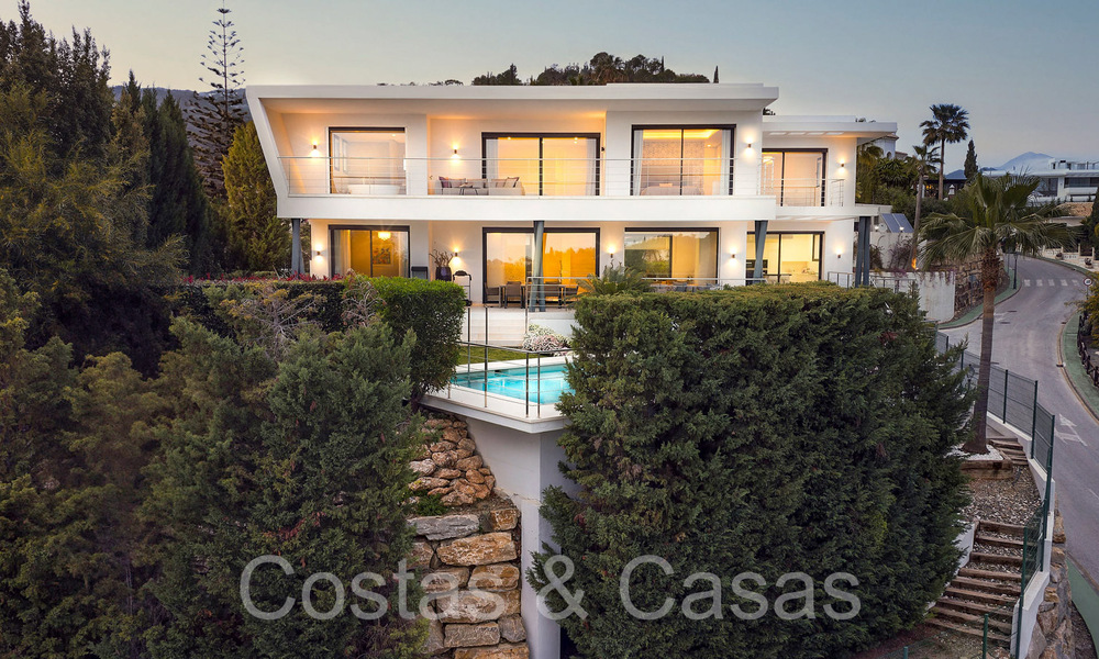 Villa de luxe moderniste à vendre dans une urbanisation fermée à La Quinta, Marbella - Benahavis 65699