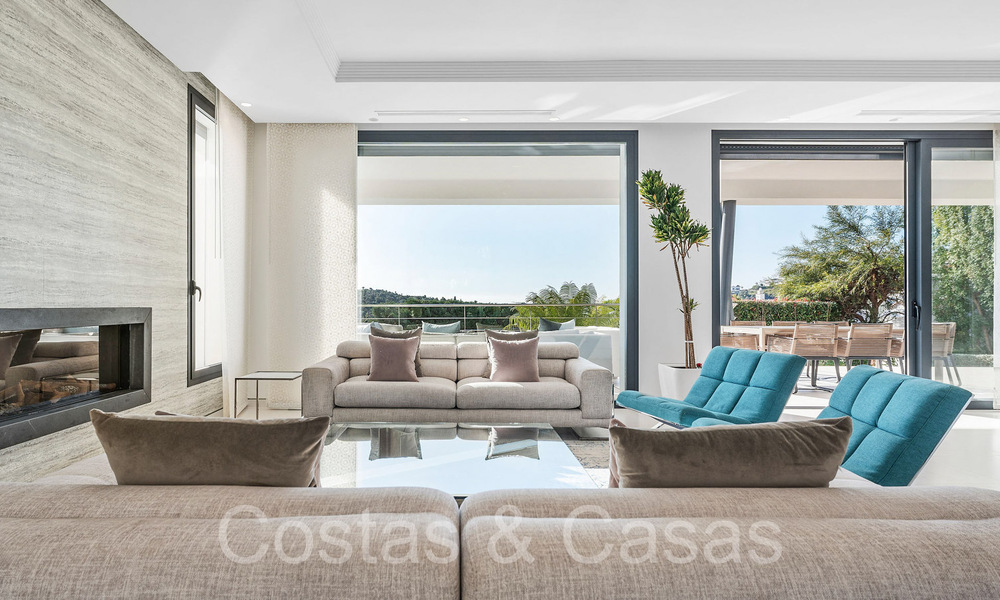 Villa de luxe moderniste à vendre dans une urbanisation fermée à La Quinta, Marbella - Benahavis 65700