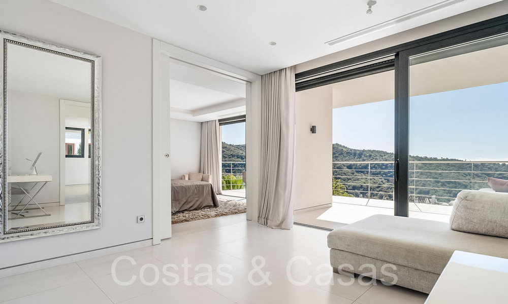 Villa de luxe moderniste à vendre dans une urbanisation fermée à La Quinta, Marbella - Benahavis 65720