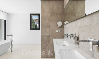 Villa de luxe moderniste à vendre dans une urbanisation fermée à La Quinta, Marbella - Benahavis 65721 