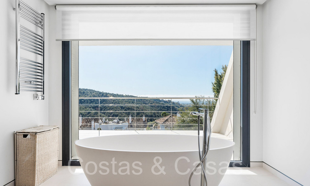 Villa de luxe moderniste à vendre dans une urbanisation fermée à La Quinta, Marbella - Benahavis 65722
