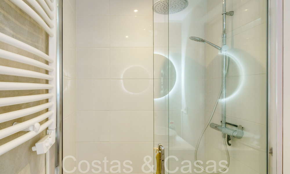 Maison mitoyenne moderne rénovée à vendre sur le New Golden Mile entre Marbella et Estepona 65730