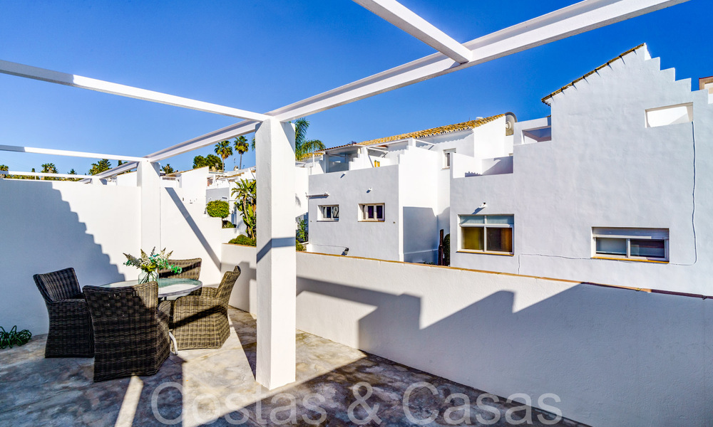 Maison mitoyenne moderne rénovée à vendre sur le New Golden Mile entre Marbella et Estepona 65744