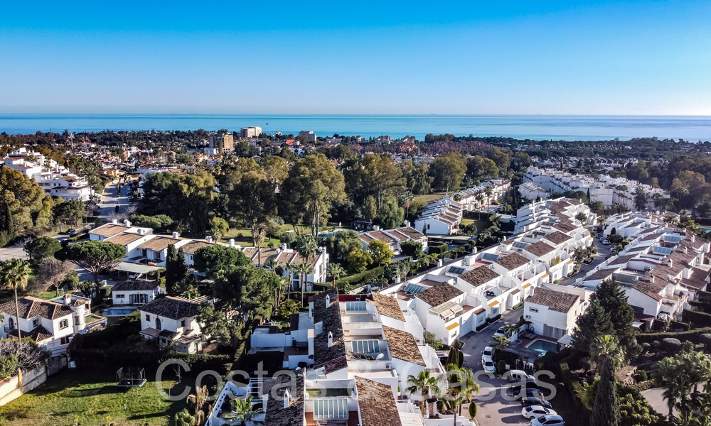 Maison mitoyenne moderne rénovée à vendre sur le New Golden Mile entre Marbella et Estepona 65770