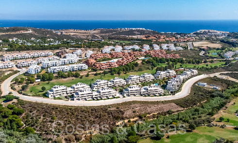 Appartements de nouvelle construction au design avant-gardiste à vendre, en première ligne de golf à Casares, Costa del Sol 65350