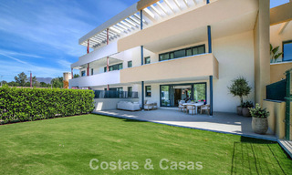 Appartements de nouvelle construction au design avant-gardiste à vendre, en première ligne de golf à Casares, Costa del Sol 798999 